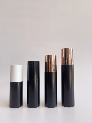 Kosmetische Plastikflaschen mit 20/24 Hals-Größe ODM mit Sprüher-Pumpen-Emulsions-Pumpe und Abdeckhaube
